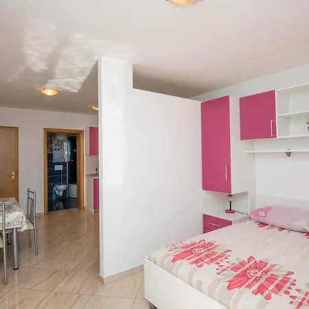 Cozy In With Kitchen Krvavica