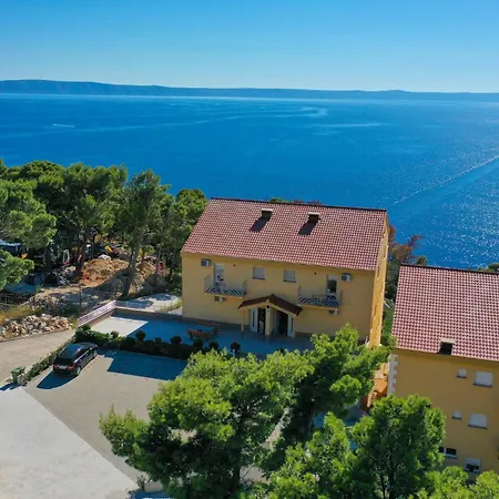 Cozy In With Kitchen Apartman